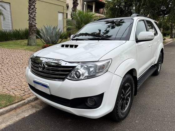 TOYOTA HILUX SW4 3.0 SRV 4X4 16V TURBO INTERCOOLER DIESEL 4P AUTOMÁTICO